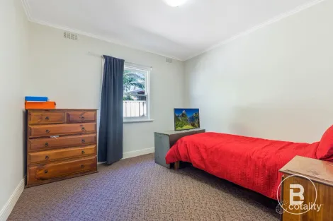 Property photo of 16 Spring Gully Road Quarry Hill VIC 3550