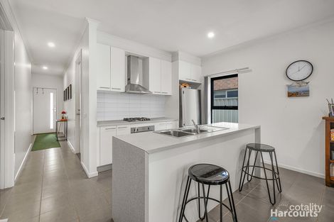 Property photo of 3 Leicester Square Pakenham VIC 3810