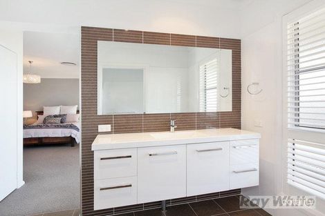 Property photo of 18 Peak Drive Hillvue NSW 2340