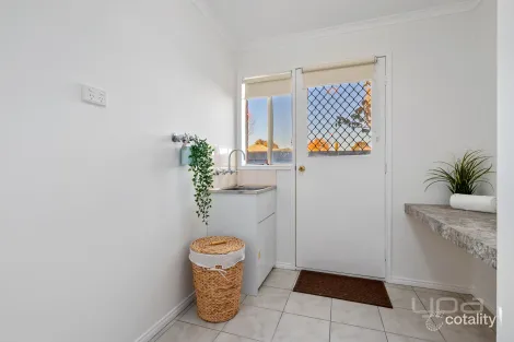 Property photo of 19 Glenbrook Gardens Brookfield VIC 3338