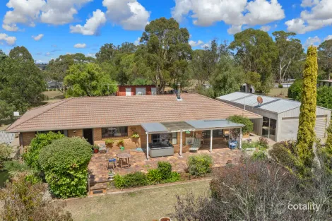 Property photo of 9-11 Pearson Street Guyra NSW 2365