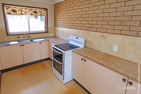 Property photo of 2/31 Wren Street Mount Austin NSW 2650