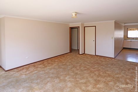 Property photo of 2/31 Wren Street Mount Austin NSW 2650