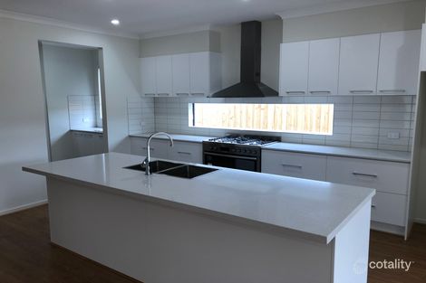 Property photo of 8 Riders Circuit Aintree VIC 3336