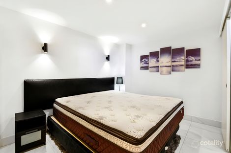 Property photo of 40 Surf Parade Broadbeach QLD 4218