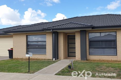 Property photo of 17 Black Duck Crossing Kilmore VIC 3764