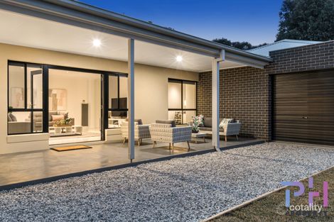 Property photo of 2 Justine Court Spring Gully VIC 3550