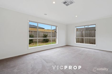 Property photo of 4 Primrose Crescent Mickleham VIC 3064