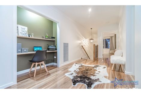 Property photo of 9 Dashing Road Craigieburn VIC 3064