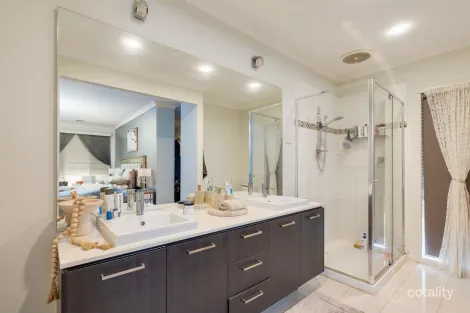 Property photo of 15 Broadway Street Roxburgh Park VIC 3064