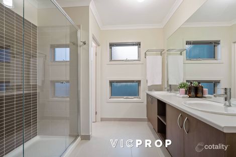 Property photo of 7 Lincolnheath Boulevard Point Cook VIC 3030