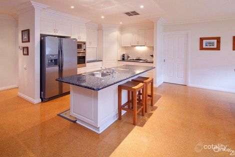 Property photo of 10 Pohlman Close Pakenham VIC 3810