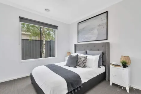 Property photo of 4 Kinnear Avenue Tarneit VIC 3029