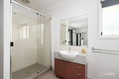 Property photo of 3 Diamond Court Southside QLD 4570