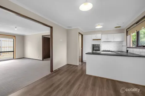 Property photo of 7 Dove Court Pakenham VIC 3810