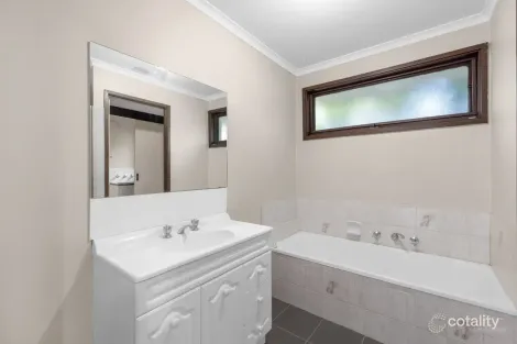 Property photo of 7 Dove Court Pakenham VIC 3810