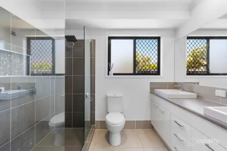 Property photo of 18 Grasstree Place Ningi QLD 4511