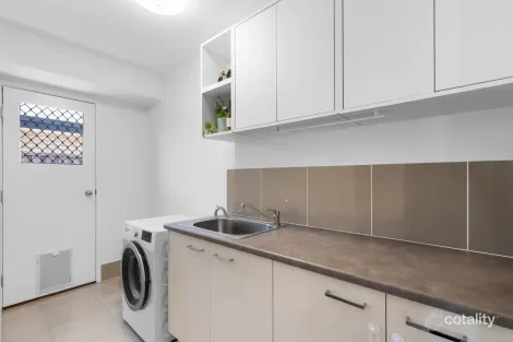 Property photo of 18 Grasstree Place Ningi QLD 4511