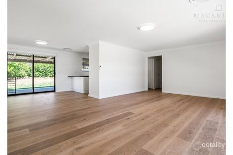 Property photo of 8 Pinaroo Drive Glenfield Park NSW 2650