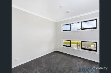 Property photo of 16 Meadowlea Crescent Pakenham VIC 3810