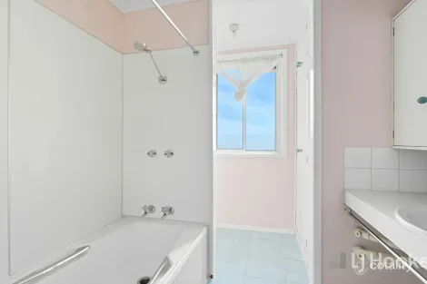 Property photo of 8/8 Ballawinnie Road Lindisfarne TAS 7015