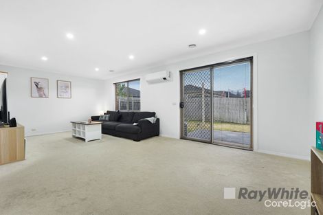 Property photo of 8 Heidi Court Pakenham VIC 3810