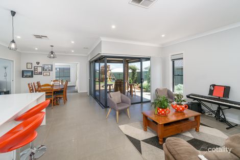 Property photo of 24 Tantoon Circuit Forest Hill NSW 2651