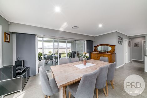 Property photo of 17 Turramia Crescent Gobbagombalin NSW 2650