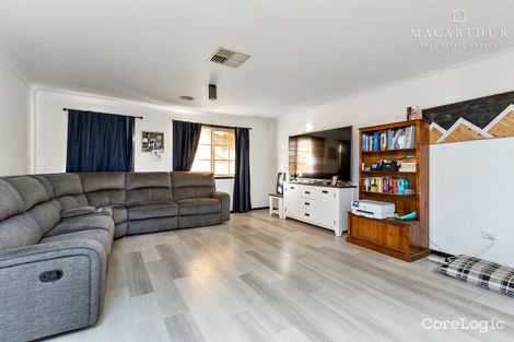 Property photo of 40 Girraween Mews Glenfield Park NSW 2650