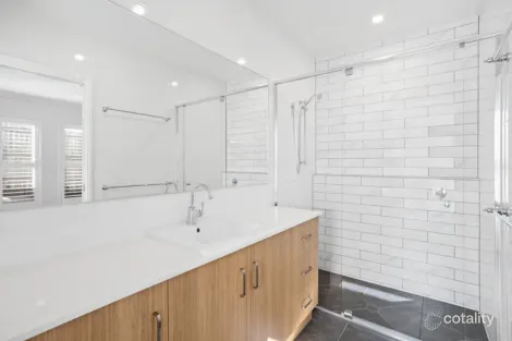 Property photo of 1/59 Jellicoe Street Mount Lofty QLD 4350