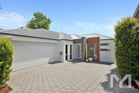 249a South St, Beaconsfield, WA 6162