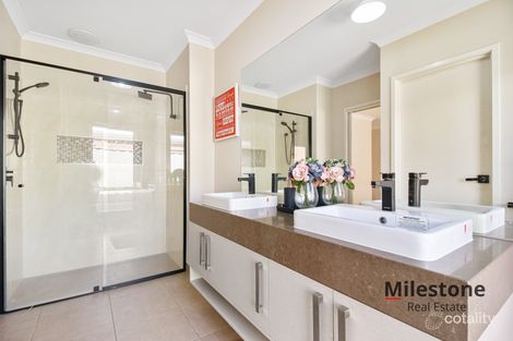 Property photo of 120 Thoroughbred Drive Clyde North VIC 3978