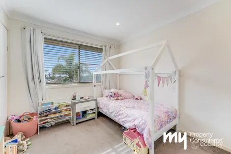 Property photo of 48 Donalbain Circuit Rosemeadow NSW 2560