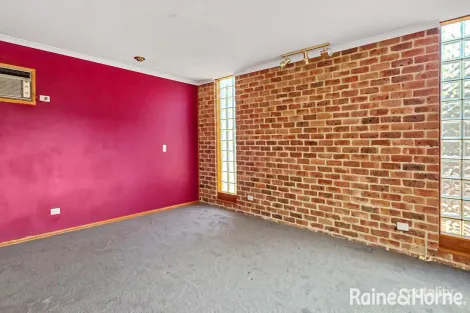 Property photo of 5 Oak Place Karabar NSW 2620