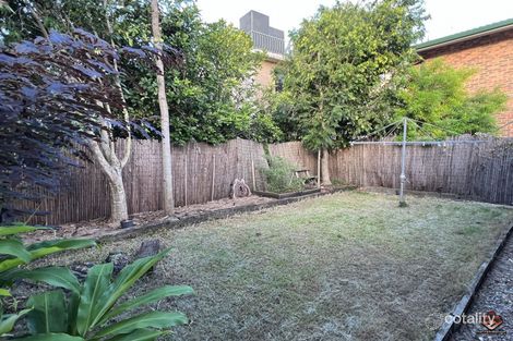 2/17 Baker Ave, Labrador, QLD 4215