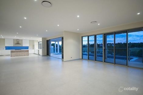 Property photo of 3023 The Boulevarde Benowa QLD 4217