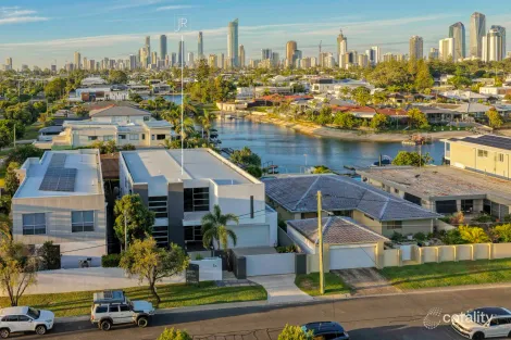 Property photo of 1 Grant Place Broadbeach Waters QLD 4218