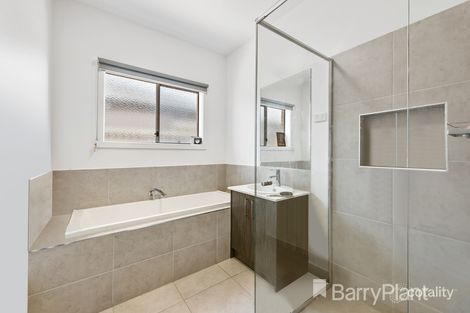 Property photo of 4 Oradala Rise Werribee VIC 3030