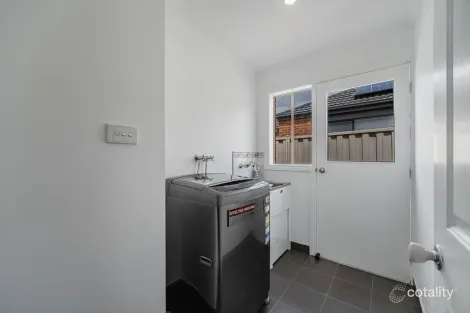 Property photo of 7 Kirribilli Close Craigieburn VIC 3064