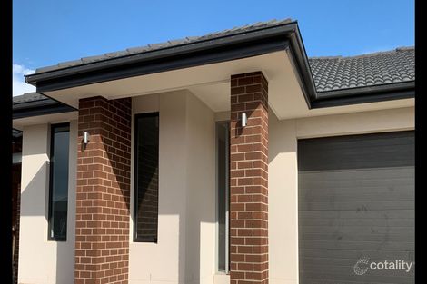 Property photo of 40 Shearjoy Loop Clyde North VIC 3978