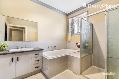 Property photo of 8 Grevillea Crescent Hoppers Crossing VIC 3029