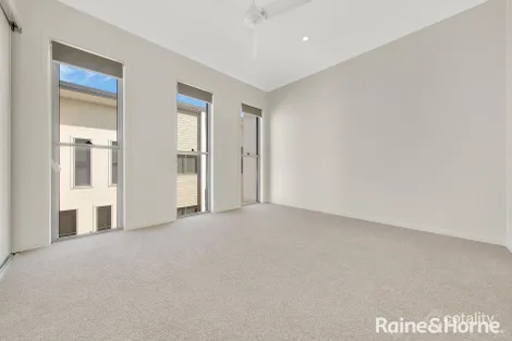 Property photo of 23/7 View Street West Gladstone QLD 4680