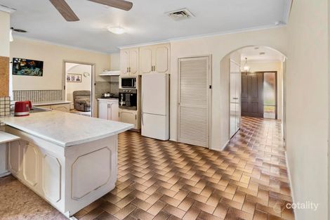 Property photo of 2 Landau Place Melton West VIC 3337