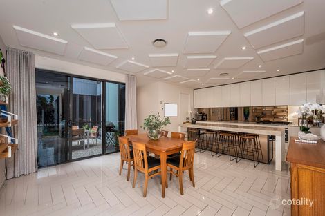 1/8 Magnoli Cct, Palm Beach, QLD 4221