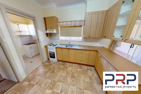 Property photo of 9 Downes Crescent Parkes NSW 2870