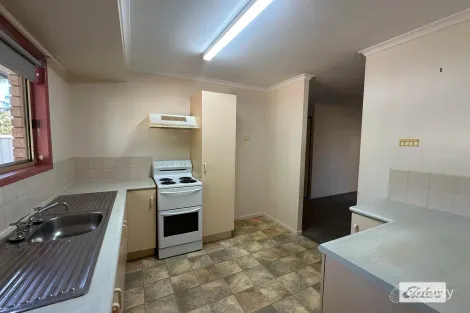 Property photo of 4 Alamein Drive Emerald QLD 4720