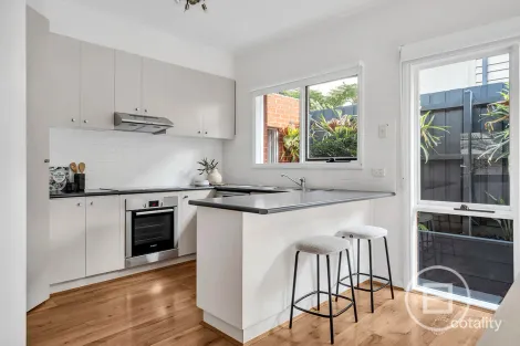 Property photo of 2/23 Alma Street Aberfeldie VIC 3040