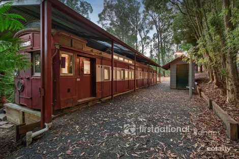 4 Arthur Rd, Cockatoo, VIC 3781