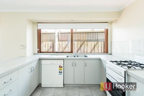 Property photo of 8 Edeys Run Hampton Park VIC 3976