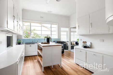 Property photo of 2 Carlyle Street Ashwood VIC 3147